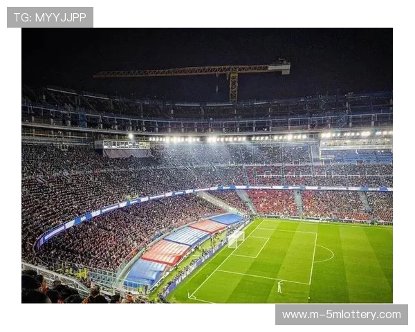 诺坎普时隔43天再迎主场战，巴萨球迷高歌助威破密集防守